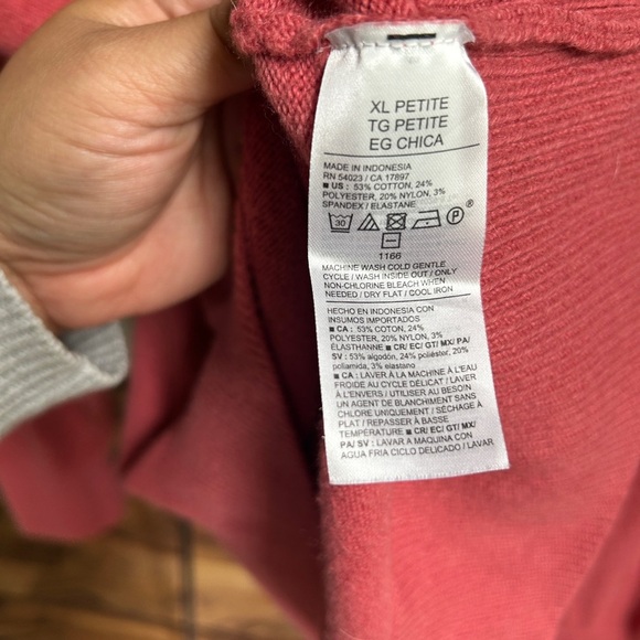 ✨3 for $18✨ Old Navy Pink Oversized V-Neck Sweater Relaxed Fit - Picture 6 of 6